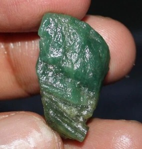 24 Crt natural Zambian Emerald Rough, Raw Zambian Emerald crystal, loose emerald - Picture 1 of 5
