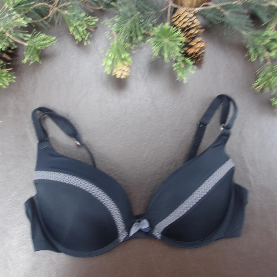 Sutiã Lily of France tamanho 34C preto renda acolchoado com aro fecho ajustável atrás - Imagem 1 de 4