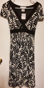 Maggy London Kleid Stretch schwarz & elfenbein Kurzarm abstrakt Blumen Gr. 10 - Bild 1 von 5