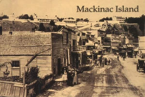Gestern auf der Main Street Mackinac Island Michigan Luftaufnahme Sepia Postkarte - Bild 1 von 2
