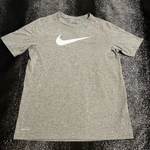 Boys xl Nike Tshirt - Picture 1 of 6