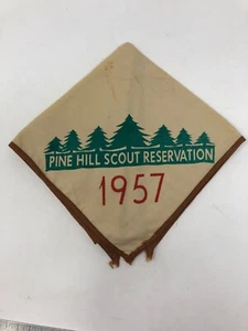 Vintage 1957 Pine Hill Scout Campo di Preservazione Capo Neck BSA Boy Scouts of America - Foto 1 di 6