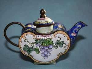 Kelvin Chen Miniatura Esmalte en Cobre Tetera B Yee Artista Uvas Flores FreeSH - Imagen 1 de 6