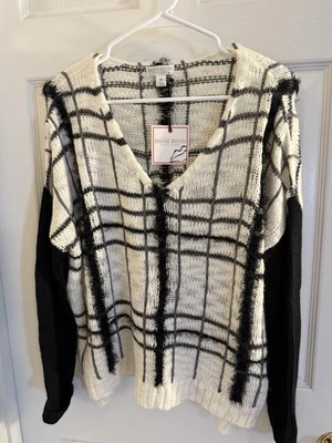 bisou bisou suéter negro y crema talla mediana  Foto 1 de 4