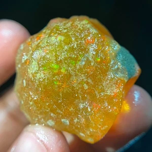 Opal Rough Incredible Natural Ethiopian 140 Carat Welo Multi Fire Opal Gemstone - Picture 1 of 9