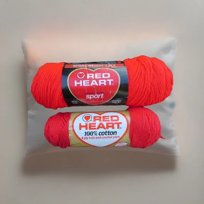 Lote de 2 madejas, Red Heart Sport y Red Heart 100% algodón Foto 1 de 4