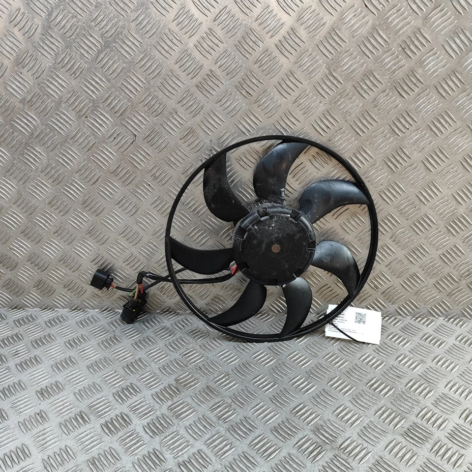 Ventilador de refrigeración del motor Audi A1 8x 5Q0959455AM 2.0 gasolina 170 kW 2015 31647707 Foto 1 de 4