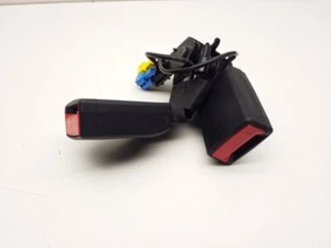 Cinturón de seguridad trasero Mercedes Benz Clase A W176 2016 hebilla derecha A1768600469 - Imagen 1 de 2