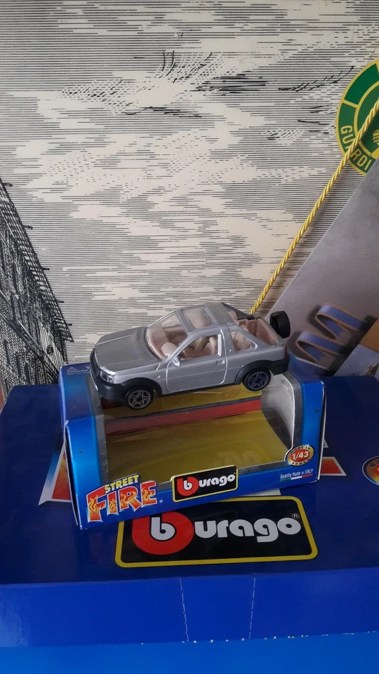 AUTOMODELLO BBURAGO 1/43 FREELANDER "OPEN" GRIGIO CHIARO METALLIC MADE IN ITALY - Immagine 1 di 1