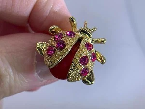 Ladybug Red Body Fuchsia Rhinestone Gold Pin Brooch V-3568 - Picture 1 of 3