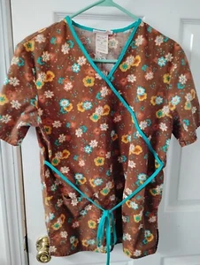Cherokee 2 Pocket Brown Autumn Flower Scrub Top Size S - Picture 1 of 2