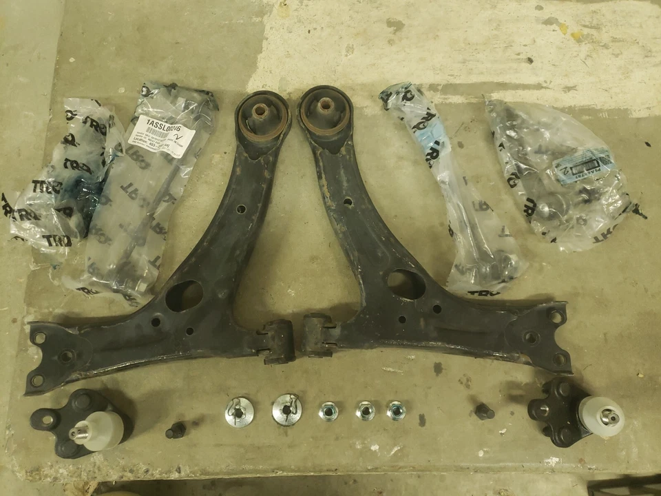 Toyota Prius 2005 Control Arms Assembly, Tie Rod Ends, Ball Joints - Изображение 1 из 1
