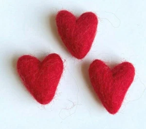 House of Moss Set of 3 Small RED Hearts Wool 1 1/4" - Picture 1 of 3
