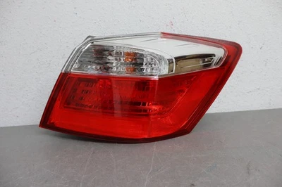 Honda Accord 2013 2015 4 puertas luz trasera lateral derecha (sin LED) Foto 1 de 4