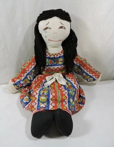 Vintage weinende handgefertigte Puppe mit schwarzem Garn Haar 22" Kleid, Pantalons, Band - Bild 1 von 12