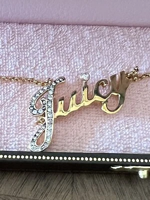 NUEVO EN CAJA Pulsera Juicy Couture Oro B-JUICY Pave Script YJRU4029 NUEVO Foto 1 de 4