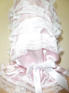 ABDL SISSY ROSA SATIN SPITZE KAPUZE WEICH MEHRERE REIHEN WEISSE SPITZE - Bild 1 von 3