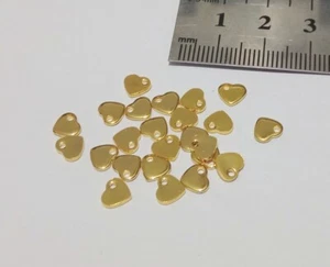 10pz charms ciondoli piastrina mini cuore in acciaio inox 5x6mm colore oro - Foto 1 di 1