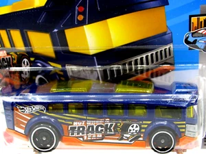 HOT WHEELS 2023 METRO SERIES HOT WHEELS HIGH SHORT CARD - Picture 1 of 4
