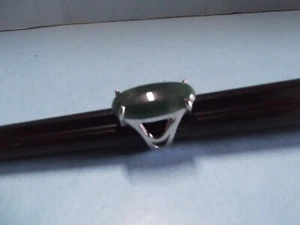 Anillo de joyería de moda banda tono plata con piedra rectangular verde talla 6 - Imagen 1 de 9
