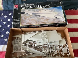 1/72 AMT XB-70 Valkyrie - missing parts - Picture 1 of 2