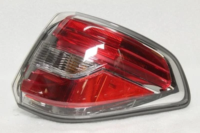 ¡Limpio! Luz trasera exterior derecha Nissan Armada 2017 2018 2019 fabricante de equipos originales Foto 1 de 4