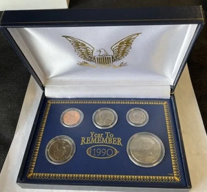 1990 A Year To Remember Coin Set Box & COA(SC0625-120) - Picture 1 of 7