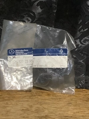 1268271598 Sello de antena Mercedes-Benz para modelos seleccionados 81-91 126 827 15 98 Foto 1 de 4