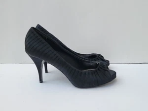 Zapatos de salón White House Black Market para mujer Jordin negros satinados punta abierta talla 8 M nuevos - Imagen 1 de 12