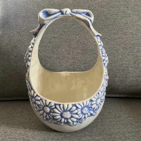 Vintage Ceramic Daisy Basket with Bow, blue, white flower,fruit, bread Easter Cover