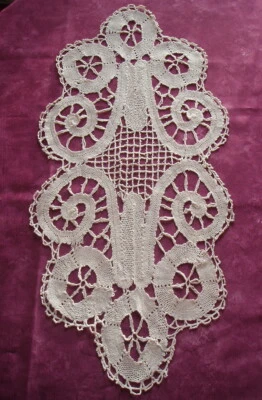 Magnifique napperon/centre de table tout en DENTELLE de LIN  - Photo 1/2