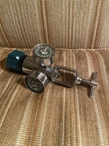Chemetron Oxygen Regulator Model Number 62070 Used - Picture 1 of 4