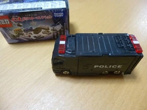 Tomica Lottery 18 Gensatsu Police Car Collection Tomica Isuzu Giga Mobile - Picture 1 of 1