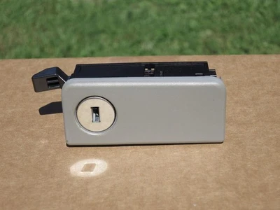 Toyota RAV4 Glove Box Latch '06-12 Handle Compartment Lock LIGHT GRAY OEM - Image 1 of 2