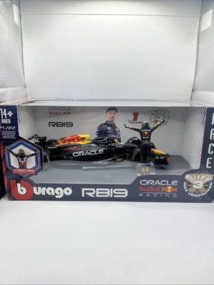 Coche y figura diecast Burago Fórmula 1 F1 RedBull RB19 Max Verstappen #1 1/24 Foto 1 de 4