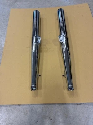 Silenciadores de escape Yamaha YM1, YDS3, 305 NOS 156-14720-00 y 156-14710-00  Foto 1 de 4