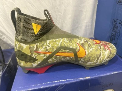 Botín Nike Alpha Menace Elite 3 TK firmado por Travis Kelce KC - Certificado de autenticidad Beckett Foto 1 de 3