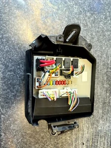 CAJA FUSIBLES BAHÍA MOTOR GASOLINA RENAULT CLIO 1.2 674654B - Imagen 1 de 2