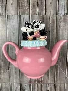 🔥1998 Warner Bros. Pepe Le Pew & Penelope Having Tea Pink Teapot WB~RARE - Picture 1 of 7
