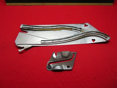 1965 1966 AMC MARLIN QUARTER WINDOW GLASS TRACK LEFT SIDE PAIR - Imagem 1 de 4