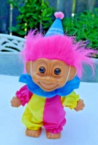 Muñeca Russ Troll Vintage FELIZ CUMPLEAÑOS 5" - Cabello Rosa con Sombrero Artículo 18317 - Imagen 1 de 7