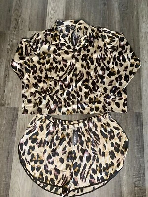 Conjunto de pijama Boohoo Sleepwear Plus para mujer talla 24 con estampado de leopardo Foto 1 de 4