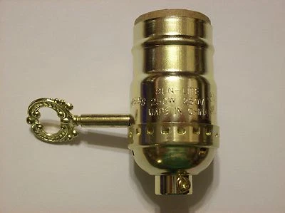 3 WAY SWITCH BRASS PLATED LAMP SOCKET WITH METAL TURN KEY NEW 306065K - Image 1 of 3