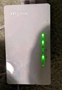 TP-Link TL-WPA4220 AV500 WiFi Powerline Extender Plug Adapter Dual Port - Afbeelding 1 van 3