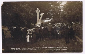 Postkarte RPPC Enthüllung Denkmal Dr Farquhar Matheson Kirkton Balmacara Lochalsh - Bild 1 von 2