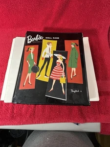 Estuche de muñeca Barbie cola de caballo Mattel 1961 vintage vinilo negro con soporte de alambre negro - Imagen 1 de 6