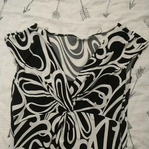 Sleeveless White And Black Swirl Cocktail Dress Sz Medium - Picture 1 of 6