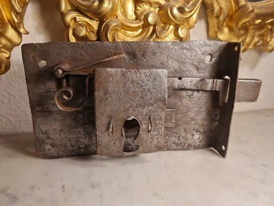 XVIII ème s, ancienne grande serrure en fer forgé, porte de chateau - Photo 1/4