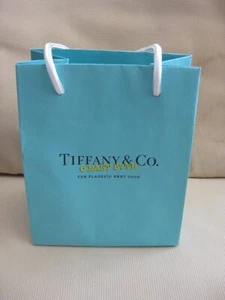 "TIFFANY & CO - KLEINE PAPIEREINKAUFSTASCHE - ""FLAGSHIP NEBENAN"" ""6. OSTEN 57." - Bild 1 von 5