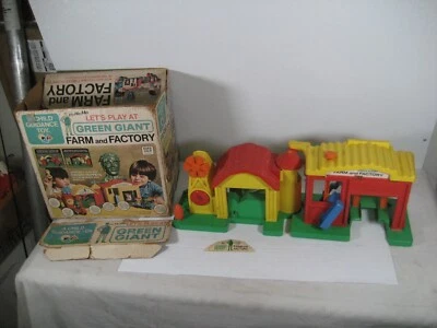 VINTAGE GREEN GIANT  FARM AND FACTORY WITH BOX "LOOK" - Image 1 of 4